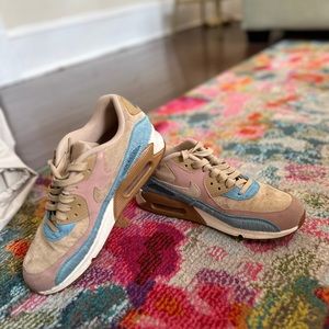 Unique women’s Nike air max with fur